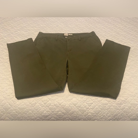 A New Day dress pant in size 16. Color is green olive. Good condition,no damage. - Picture 3 of 8